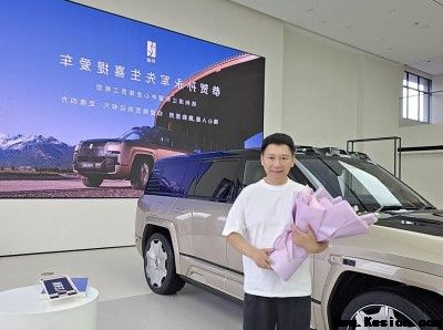 国产豪华新标杆！首位仰望U8L车主孙永军提车，见证中国智造崛起