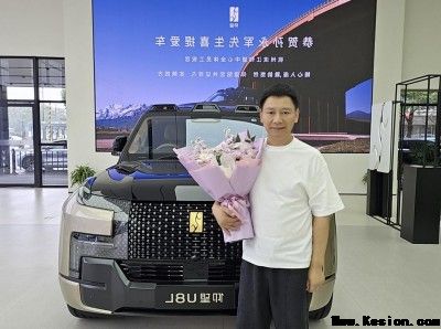 国产豪华新标杆！首位仰望U8L车主孙永军提车，见证中国智造崛起